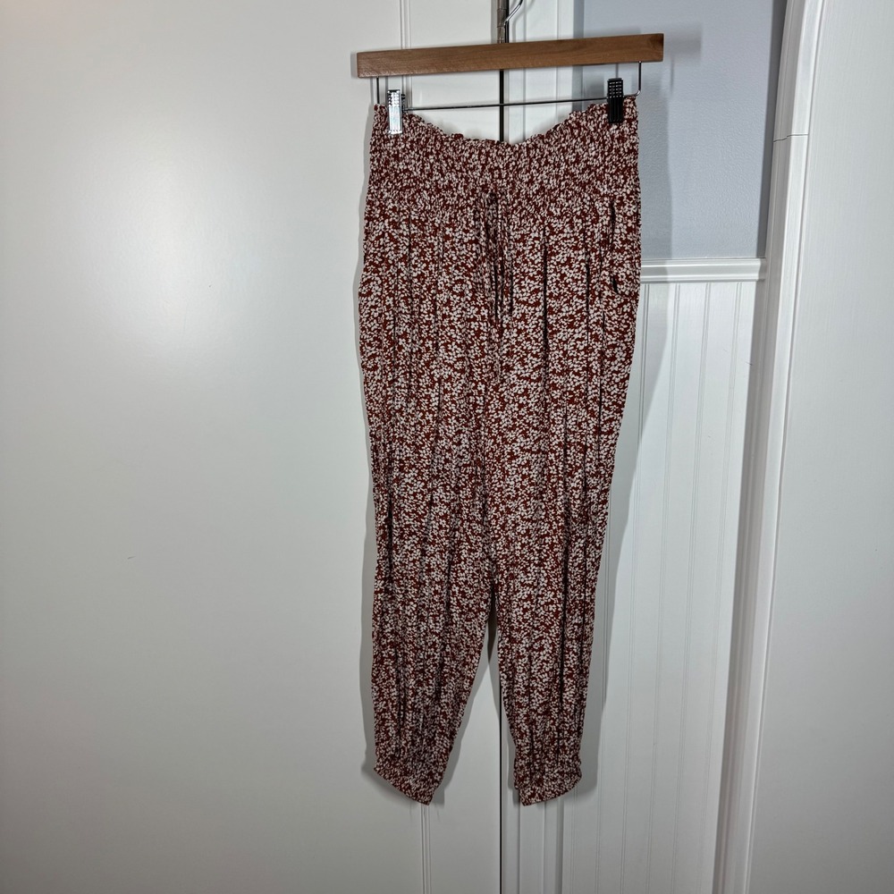 Vada Winter x Maverick Womens Smocked Floral Jogger Pants Red Brown Size Medium